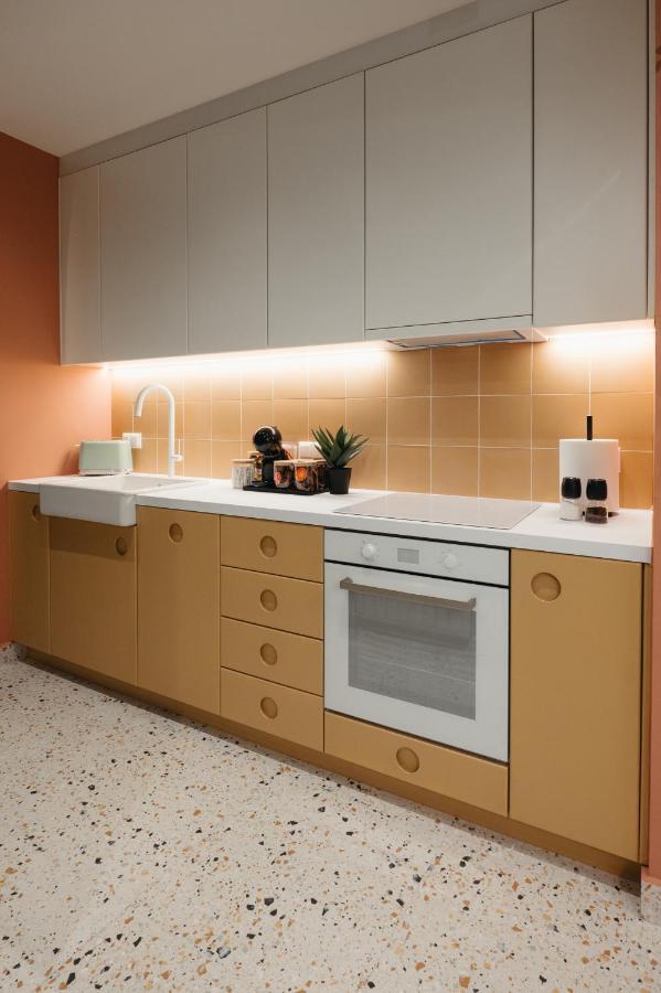 Retrowaves Apartment Солун Екстериор снимка